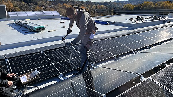 découvrez l'importance des infrastructures pour l'installation efficace de panneaux photovoltaïques. apprenez comment optimiser l'utilisation de l'énergie solaire et soutenir la transition vers des solutions énergétiques durables.