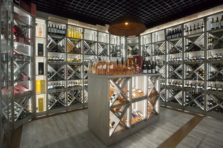 découvrez nos services d'installation de caves sur mesure pour protéger vos précieux vins et produits. profitez d'une expertise professionnelle et d'une technologie de pointe pour créer un espace de conservation optimal.