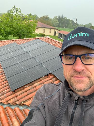 découvrez les services d'un installateur photovoltaïque rge, expert en énergie solaire. profitez d'une installation de panneaux solaires de qualité, respectant les normes écologiques, pour réduire votre facture d'électricité et contribuer à la transition énergétique.