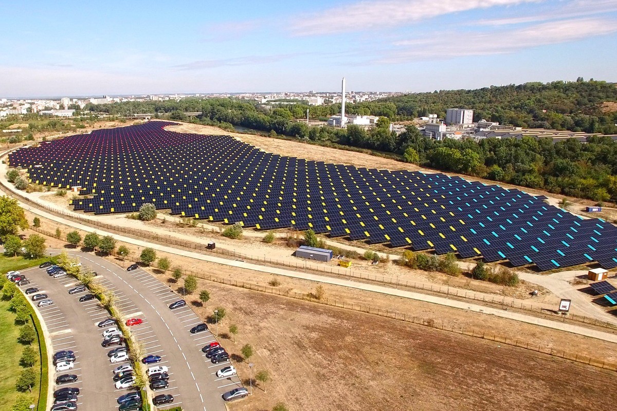 trouver un installateur photovoltaïque à toulouse pour transformer votre maison en une source d'énergie renouvelable. profitez d'une expertise locale, d'une installation sur mesure et d'une réduction de vos factures d'électricité. contactez-nous dès aujourd'hui pour un devis gratuit !
