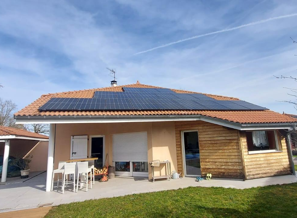 découvrez notre service d'installateur de panneaux photovoltaïques en auvergne, spécialisé dans l'optimisation de l'énergie solaire pour votre maison. profitez d'une installation professionnelle, de conseils personnalisés et d'un accompagnement tout au long de votre projet pour contribuer à la transition énergétique tout en réduisant vos factures d'énergie.