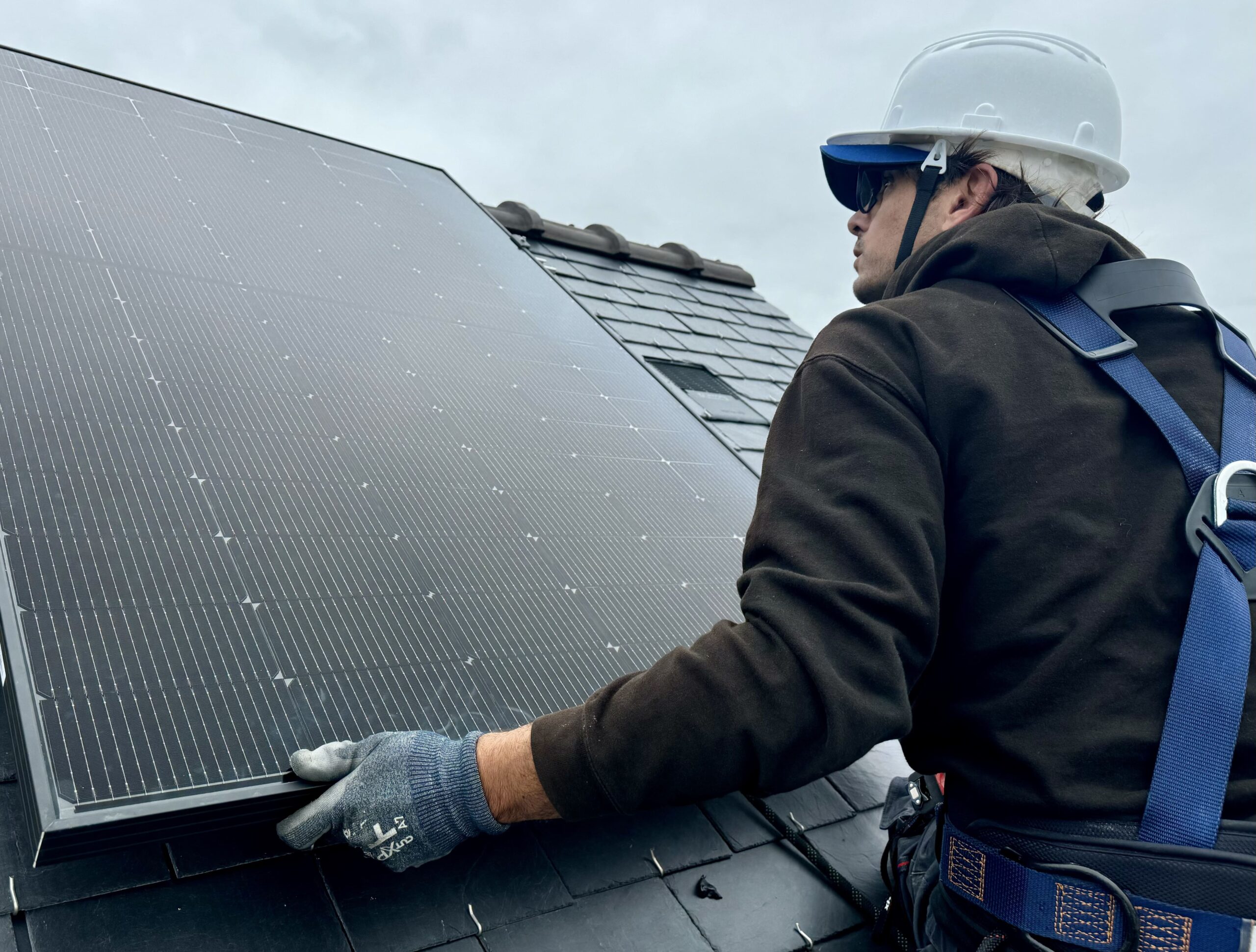 découvrez notre expertise en installation de panneaux photovoltaïques en bretagne. profitez d'une énergie renouvelable, économisez sur vos factures et contribuez à la protection de l'environnement grâce à nos solutions sur mesure. contactez-nous pour un devis gratuit !