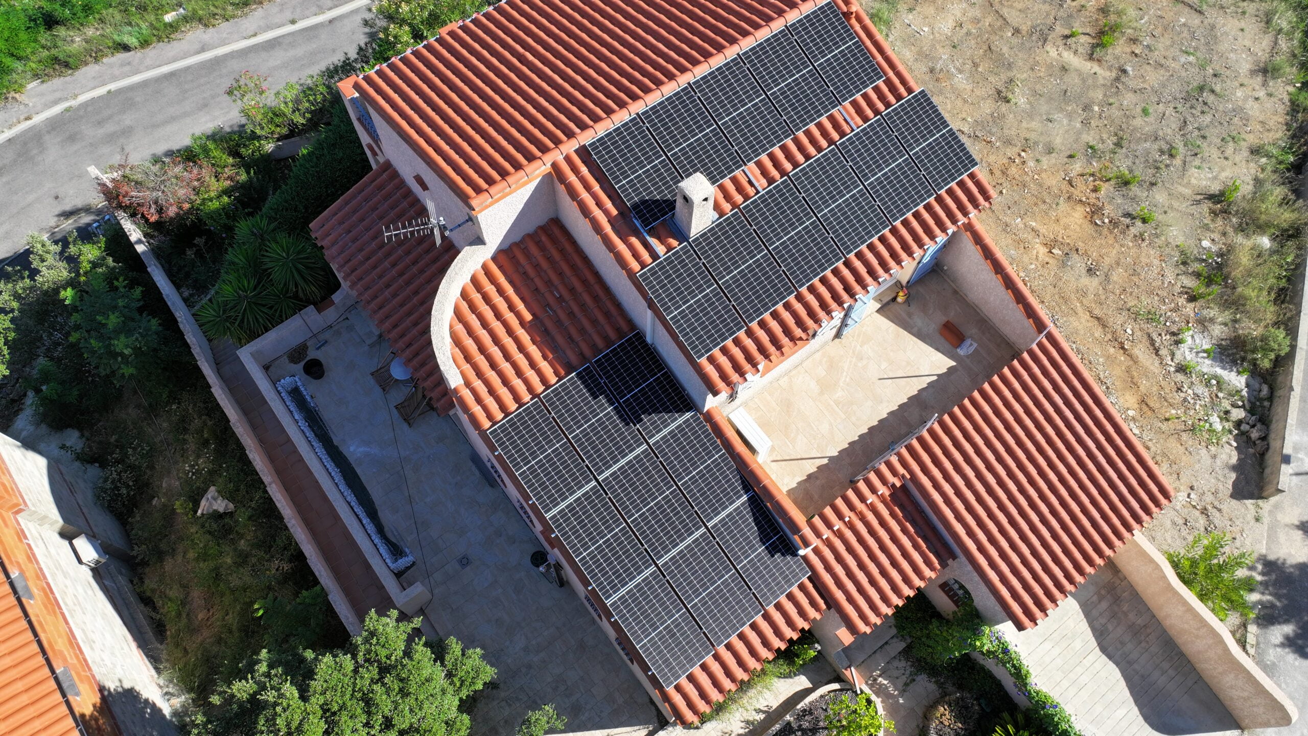 découvrez les services d'un installateur de panneaux photovoltaïques à cluses, expert en énergies renouvelables. profitez d'une installation de qualité pour réduire vos factures d'électricité et contribuer à un avenir durable. contactez-nous pour un devis personnalisé.