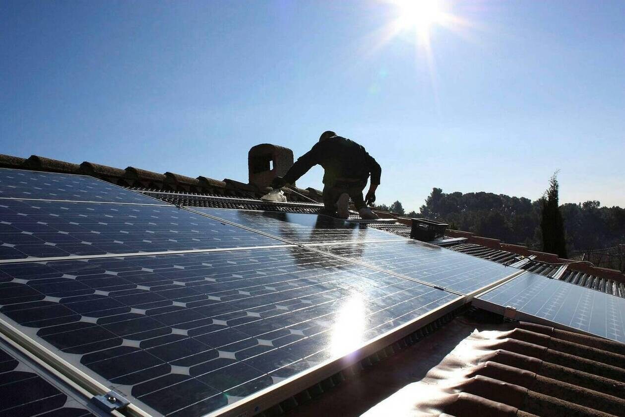 découvrez nos services d'installation de panneaux photovoltaïques sur la côte bleue. profitez d'une énergie renouvelable efficace tout en réduisant votre facture d'électricité. faites le choix d'une solution durable et écologique avec notre équipe d'experts.