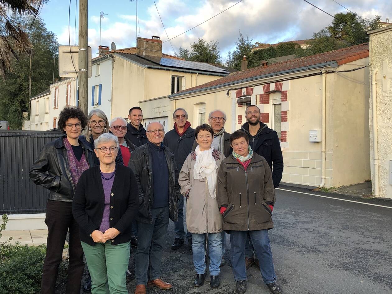 découvrez notre service d'installation de panneaux photovoltaïques à la roche-sur-yon. profitez d'une énergie propre et renouvelable tout en réduisant vos factures d'électricité. nos experts vous accompagnent dans chaque étape de votre projet.