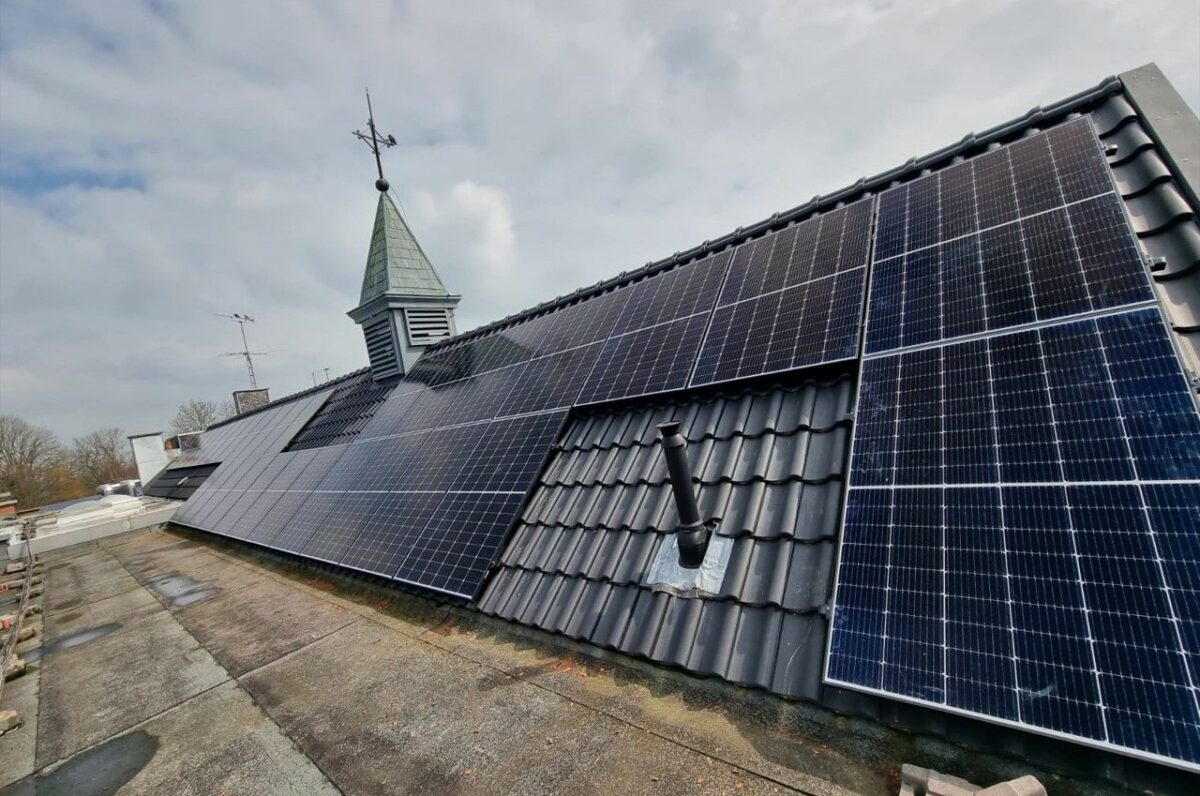 découvrez nos services d'installation de panneaux photovoltaïques à liège. profitez d'une énergie renouvelable et réduisez vos factures d'électricité grâce à des solutions personnalisées et durables. contactez-nous pour un devis gratuit !