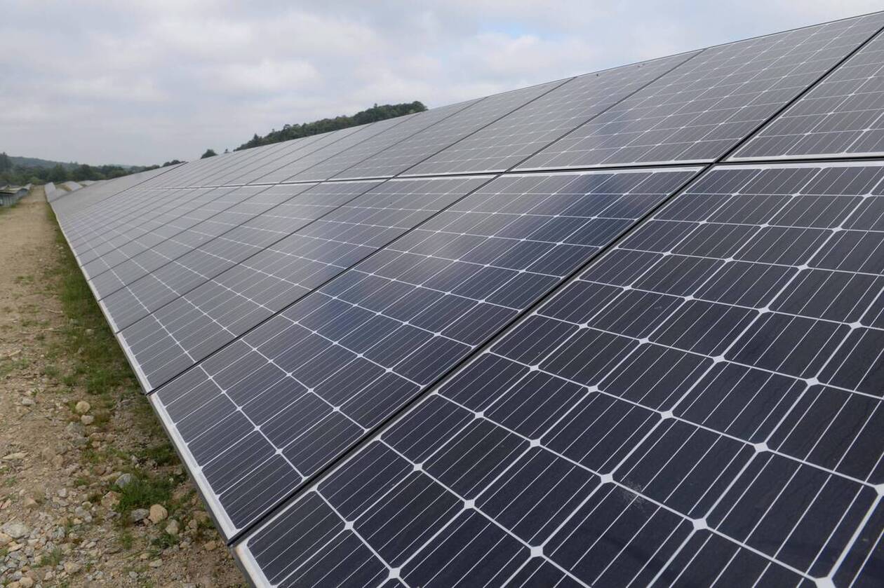 découvrez notre service d'installation de panneaux photovoltaïques en loire-atlantique. profitez d'une énergie renouvelable et économique grâce à des solutions adaptées à vos besoins. contactez-nous dès maintenant pour un devis gratuit et contribuez à la transition énergétique.