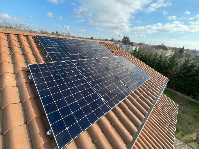 découvrez nos services d'installation de panneaux photovoltaïques à lyon pour optimiser votre production d'énergie renouvelable. profitez d'une énergie propre et réduisez vos factures grâce à des solutions sur mesure, adaptées à vos besoins. contactez-nous dès aujourd'hui pour un devis gratuit!