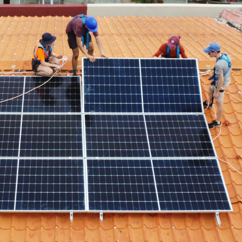 découvrez notre service d'installation de panneaux photovoltaïques à madagascar, spécialiste des solutions énergétiques durables. profitez d'une énergie renouvelable et d'économies significatives sur vos factures tout en préservant l'environnement.