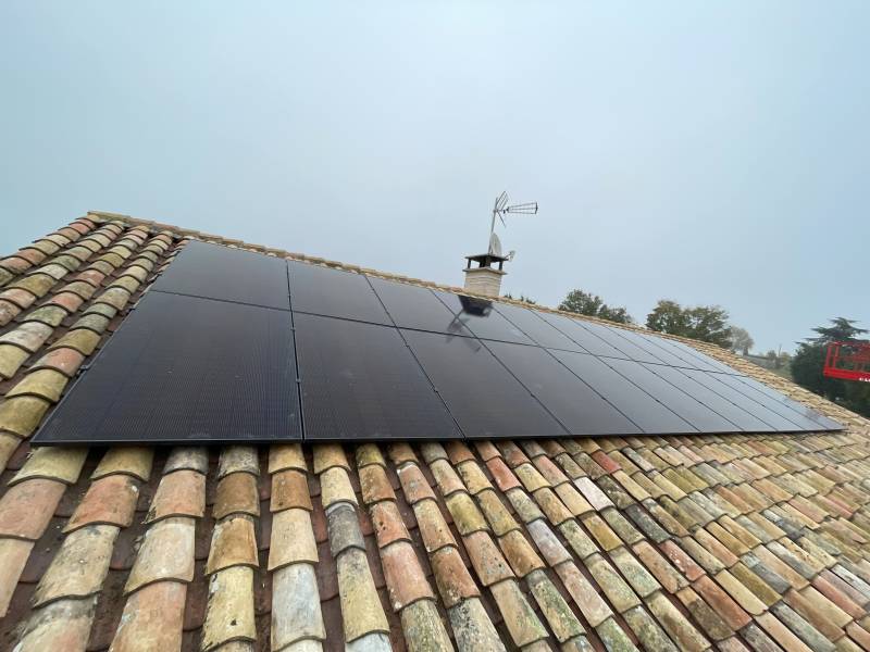 découvrez notre service d'installateur de panneaux photovoltaïques à meyzieu. profitez d'une expertise locale pour une installation professionnelle, efficace et durable de systèmes solaires qui réduisent votre facture d'électricité et préservent l'environnement.