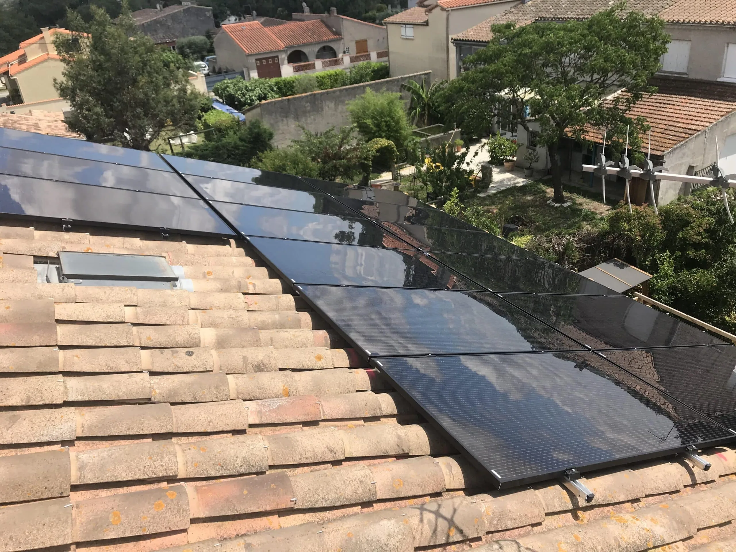 découvrez notre service d'installateur de panneaux photovoltaïques à montauban. profitez d'une énergie renouvelable et économique grâce à des experts qualifiés qui vous accompagnent dans votre projet d'installation. faites le choix de la durabilité et réduisez vos factures d'énergie dès aujourd'hui.