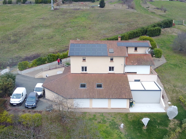découvrez notre service d'installation de panneaux photovoltaïques à montbrison. profitez d'une énergie renouvelable, réduisez vos factures d'électricité et contribuez à la protection de l'environnement grâce à nos solutions sur mesure.