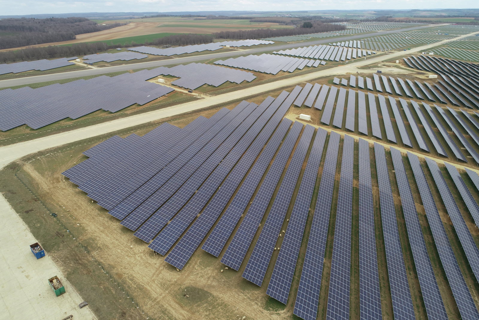 découvrez notre service d'installation de panneaux photovoltaïques à montmédy. profitez d'une énergie renouvelable tout en réduisant votre facture électrique grâce à nos experts qualifiés. contactez-nous pour un devis personnalisé et passez au solaire dès aujourd'hui!