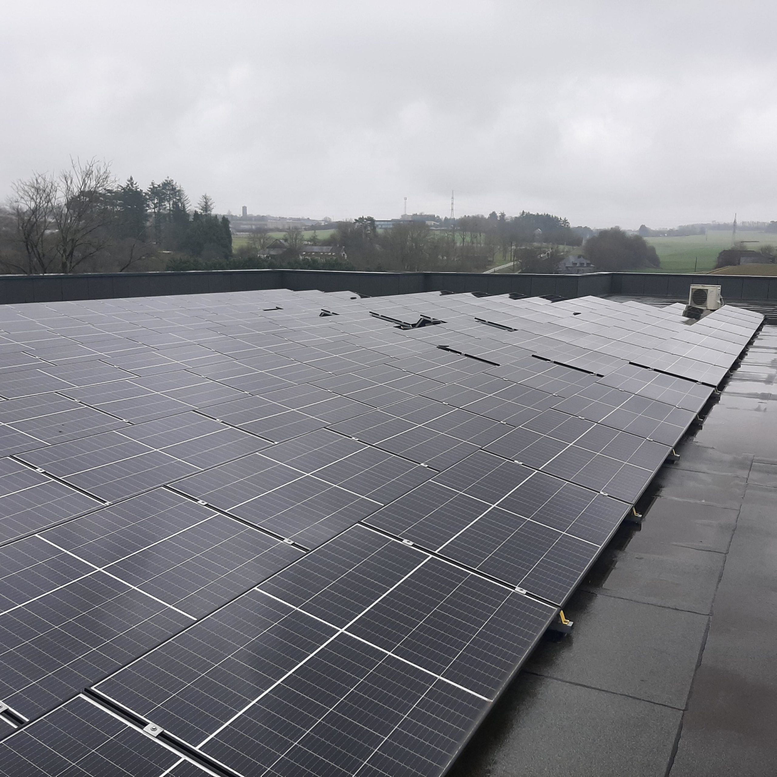 découvrez nos services d'installation de panneaux photovoltaïques à namur. profitez de l'énergie solaire tout en réduisant vos factures d'électricité. nos experts vous accompagnent dans votre projet pour une transition énergétique réussie.
