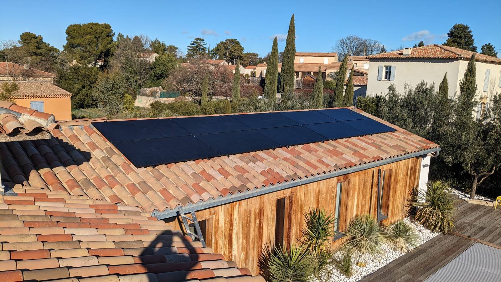 découvrez notre service d'installation de panneaux photovoltaïques à nîmes. profitez d'une énergie renouvelable et réduisez vos factures d'électricité grâce à nos experts qualifiés. contactez-nous pour un devis personnalisé et commencez à produire votre propre électricité dès aujourd'hui !