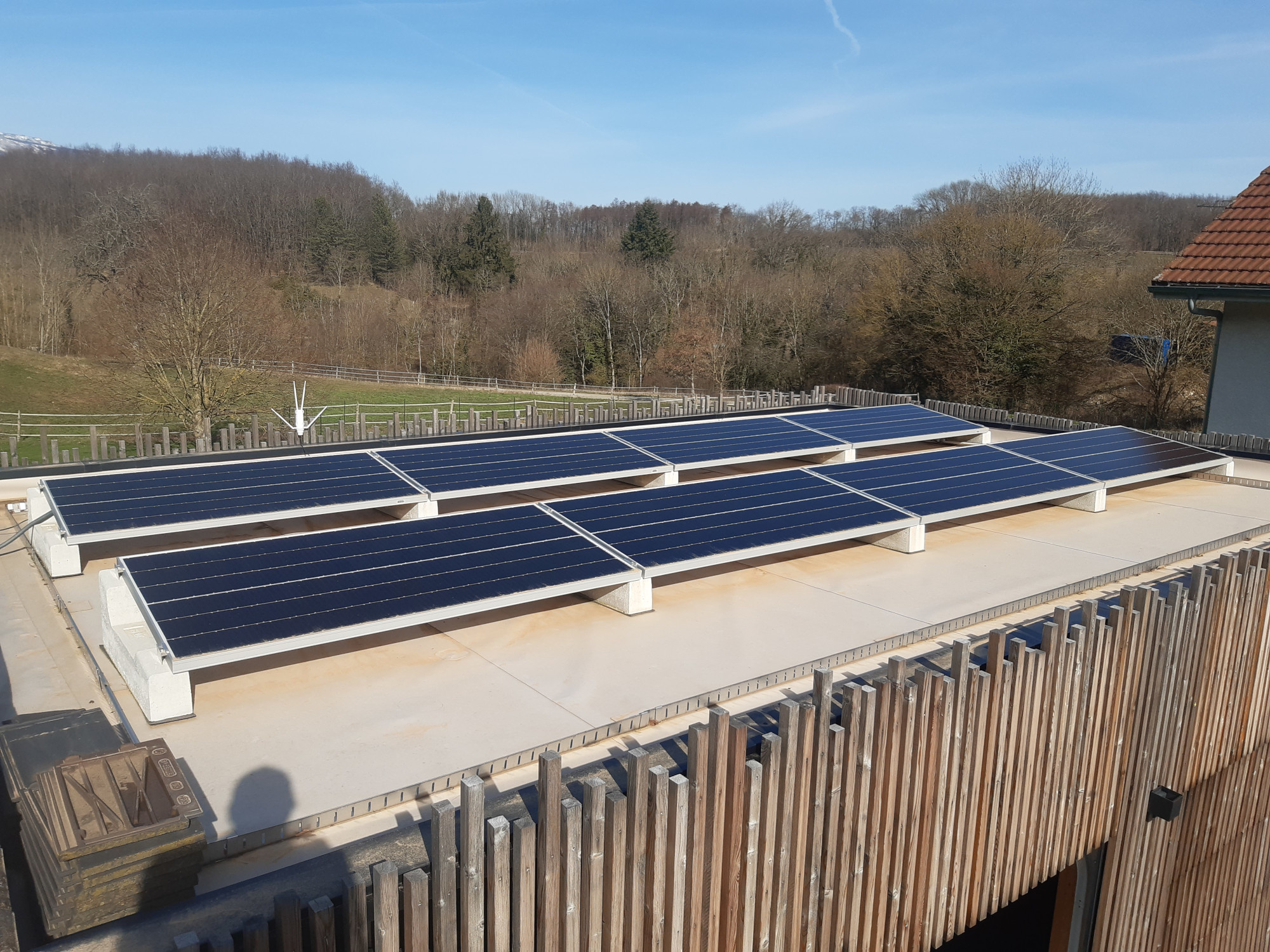 découvrez notre service d'installateur photovoltaïque à gex, spécialisé dans l'installation de panneaux solaires pour optimiser votre consommation d'énergie et réduire votre empreinte carbone. profitez d'une énergie verte et faites des économies sur vos factures d'électricité grâce à notre expertise.