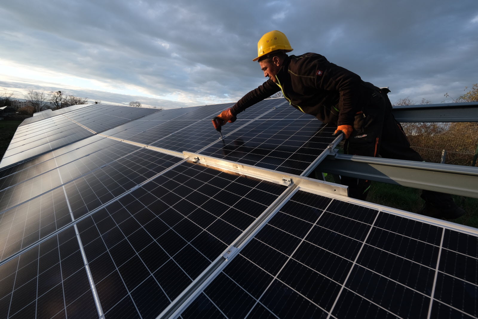 découvrez notre service d'installation de panneaux photovoltaïques à saint-fons, alliant expertise et technologies innovantes pour une énergie renouvelable efficace. profitez de conseils personnalisés et d'un accompagnement sur mesure pour optimiser votre production d'énergie solaire.