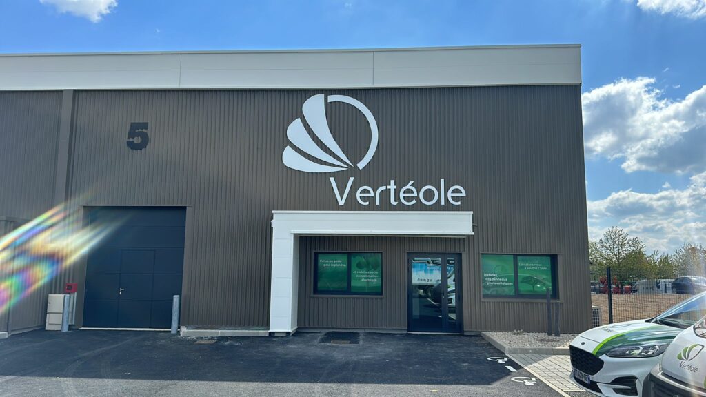 découvrez notre service d'installateur de panneaux photovoltaïques en sarthe. bénéficiez d'une expertise locale pour transformer l'énergie solaire en économies d'énergie. contactez-nous pour une installation sur mesure et respectueuse de l'environnement.