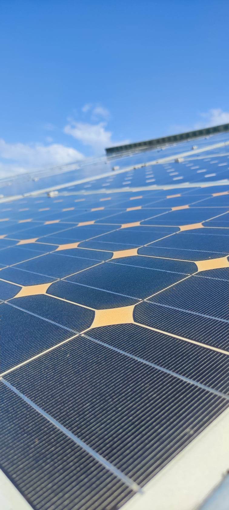 découvrez notre service d'installation de panneaux photovoltaïques dans le tarn. bénéficiez d'une énergie propre et renouvelable tout en réduisant vos factures d'électricité. notre équipe d'experts vous accompagne dans chaque étape de votre projet pour une transition énergétique réussie.
