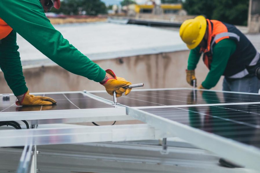 découvrez les services d'un installateur de panneaux solaires professionnel. optimisez votre consommation d'énergie tout en préservant l'environnement grâce à une installation de qualité. profitez d'un accompagnement personnalisé et bénéficiez des aides disponibles pour faciliter votre transition vers des énergies renouvelables.