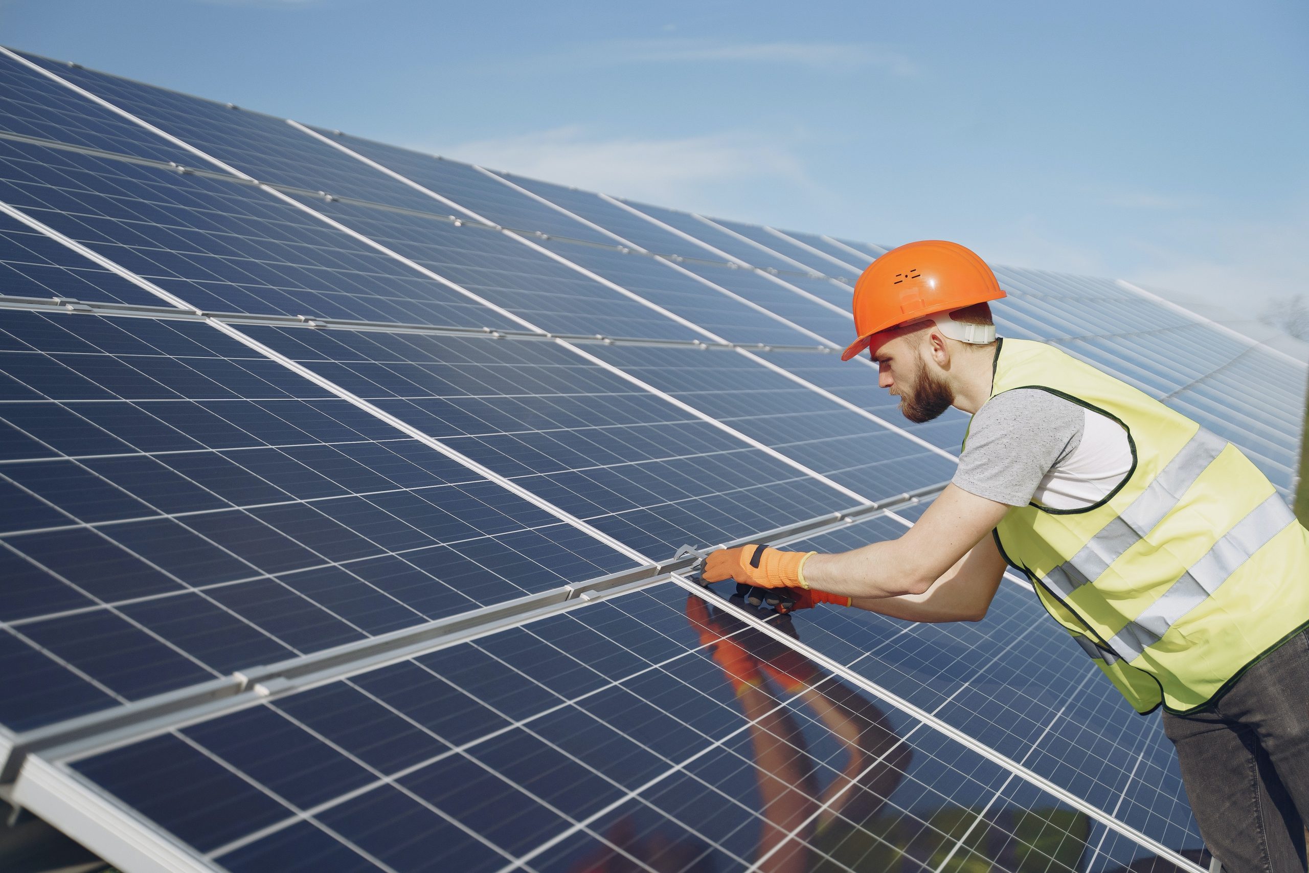 découvrez les meilleurs installateurs de panneaux solaires à paris. bénéficiez d'une expertise professionnelle pour une installation rapide et efficace de vos panneaux photovoltaïques. optez pour une solution durable et économique pour votre énergie.