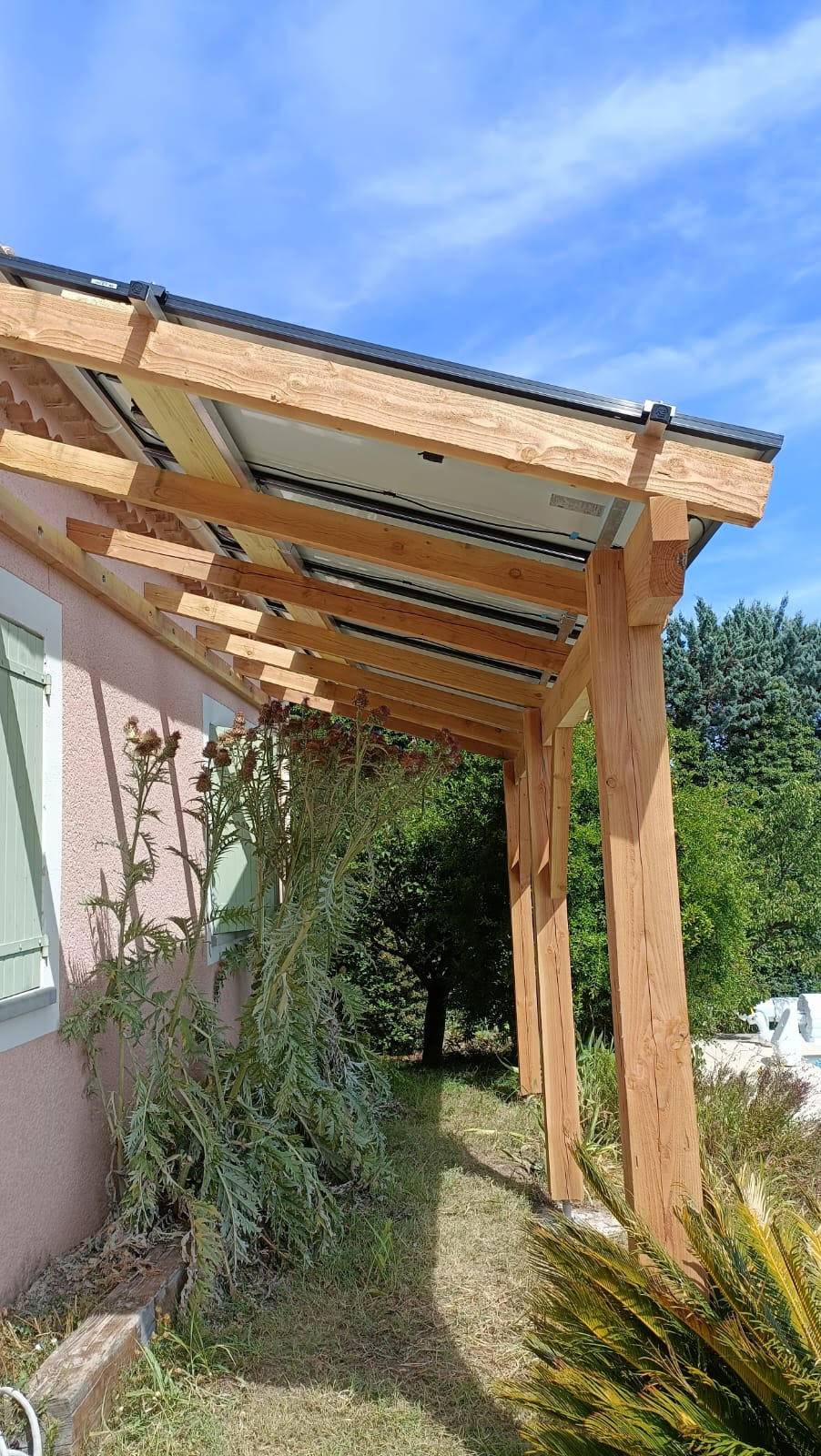 découvrez nos services d'installation de pergolas photovoltaïques, alliant design moderne et production d'énergie renouvelable. profitez d'un espace ombragé tout en contribuant à la transition énergétique avec nos solutions sur mesure adaptées à vos besoins.
