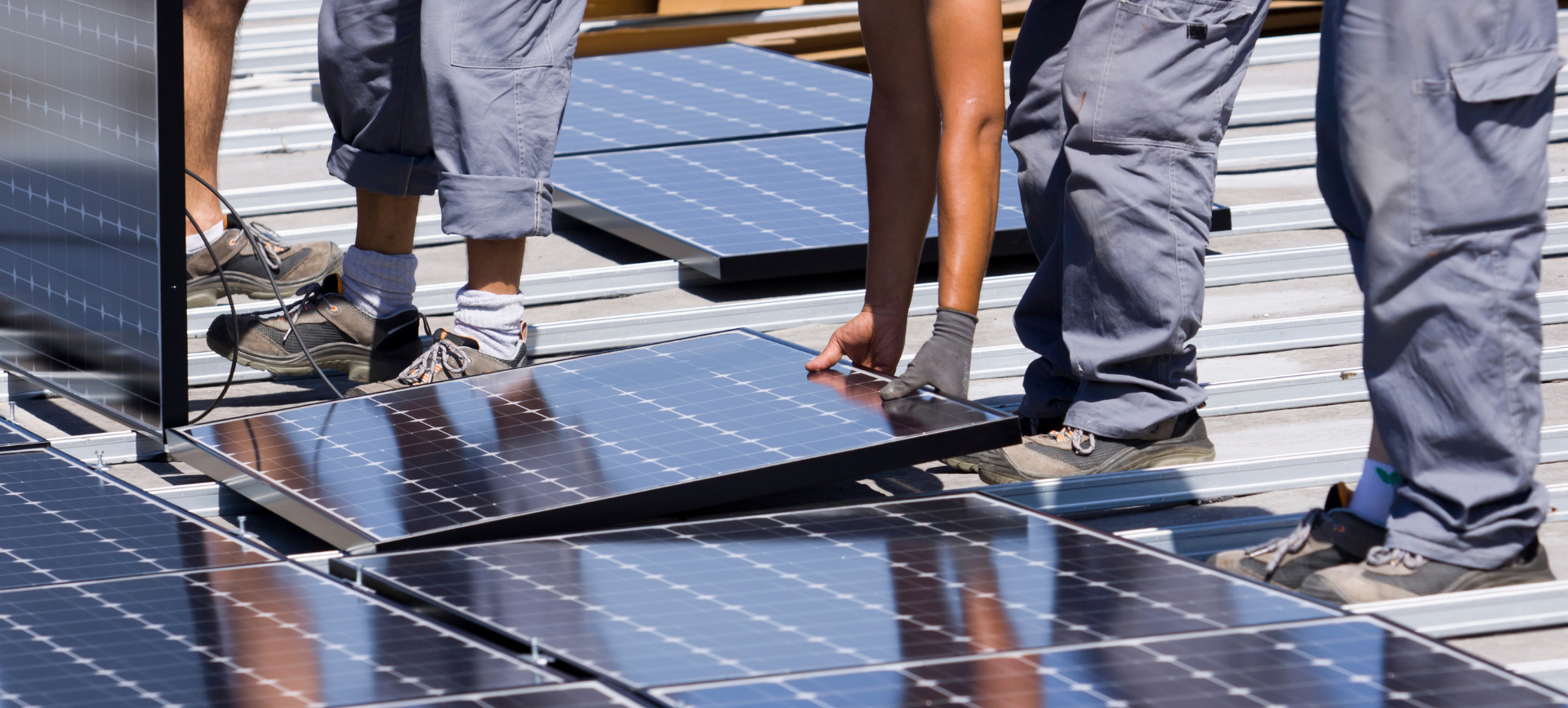découvrez nos services d'installation photovoltaïque pour transformer votre toit en source d'énergie renouvelable. profitez de l'énergie solaire, réduisez vos factures et contribuez à la préservation de l'environnement grâce à nos solutions sur-mesure.