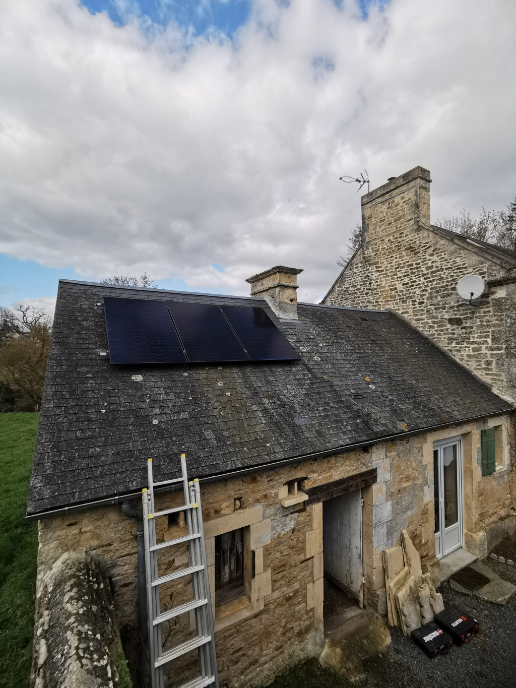 découvrez notre service d'installation photovoltaïque pour panneaux solaires de 3 kw, adapté à vos besoins énergétiques. profitez d'une expertise professionnelle et d'une solution durable pour réduire vos factures d'électricité et lutter contre le changement climatique.