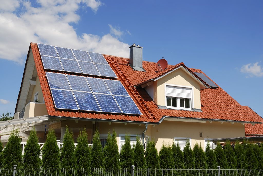 découvrez nos services d'installateur photovoltaïque pour transformer votre maison en une source d'énergie renouvelable. profitez d'une installation de panneaux solaires de qualité, conçue pour maximiser votre indépendance énergétique et réduire votre facture d'électricité. contactez-nous pour un devis personnalisé et commencez votre transition vers une énergie propre dès aujourd'hui.