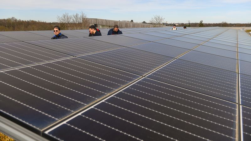 découvrez les services d'un installateur photovoltaïque à mauves-sur-loire, spécialisé dans l'installation de panneaux solaires pour un habitat durable et économique. optez pour les énergies renouvelables et réduisez votre facture d'énergie dès aujourd'hui !