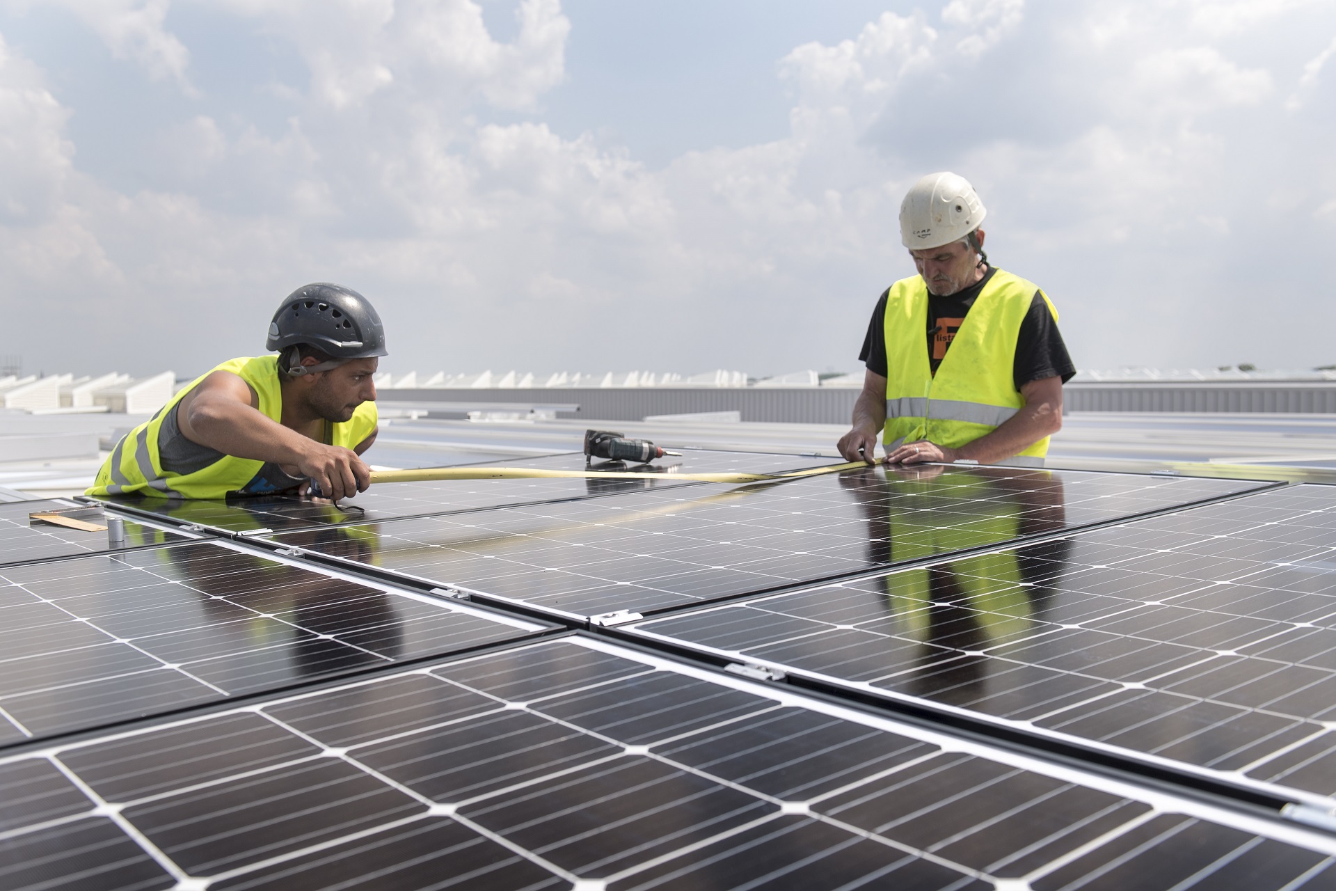 découvrez nos services d'installation photovoltaïque à mauves-sur-loire. profitez d'une énergie renouvelable et réduisez votre facture d'électricité grâce à nos solutions sur mesure. contactez-nous dès aujourd'hui pour un devis gratuit et transformez votre toiture en source d'énergie durable.