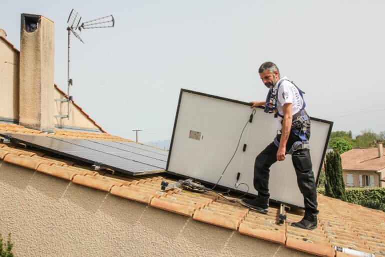 découvrez nos services d'installation de panneaux photovoltaïques à romans. profitez d'une énergie renouvelable efficace et réduisez vos factures d'électricité grâce à notre expertise.