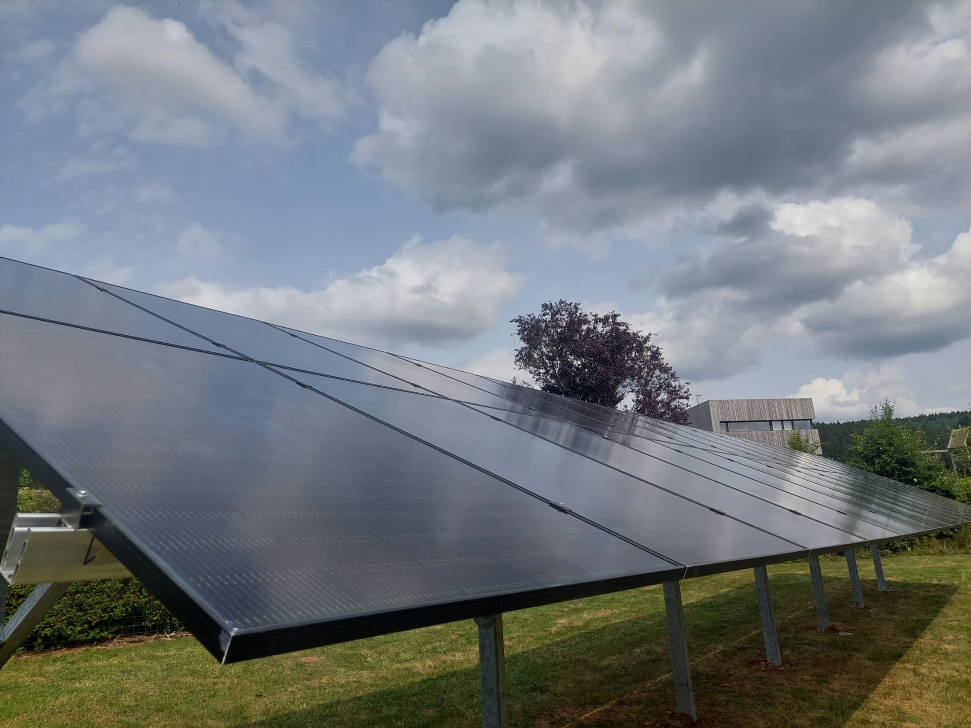 découvrez nos services d'installation de panneaux photovoltaïques en wallonie. faites confiance à un installateur agréé pour optimiser votre énergie solaire et réduire votre facture d'électricité tout en contribuant à la protection de l'environnement.