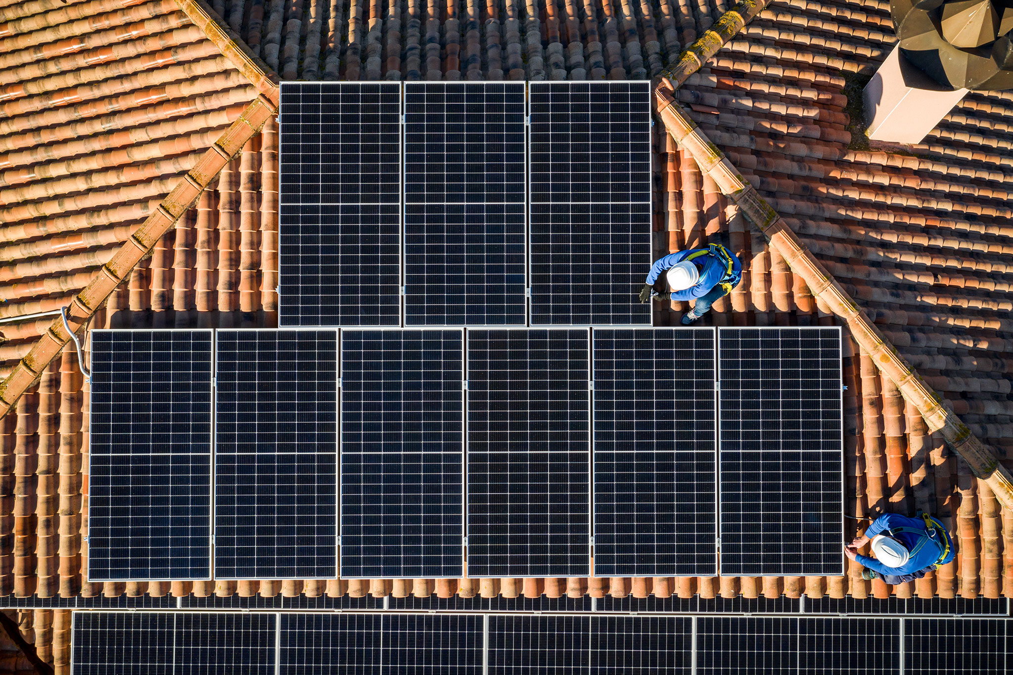 découvrez notre service d'installateur photovoltaïque en aquitaine, spécialisé dans l'installation de panneaux solaires pour particuliers et professionnels. profitez d'une énergie renouvelable et réduisez vos factures d'électricité tout en contribuant à la protection de l'environnement.