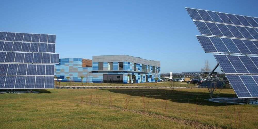 découvrez les services d'un installateur photovoltaïque en aquitaine, spécialisé dans l'installation de panneaux solaires pour particuliers et entreprises. profitez d'énergies renouvelables pour réduire vos factures et contribuer à la protection de l'environnement.