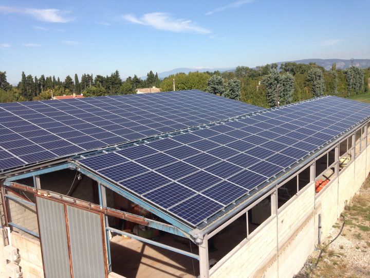 découvrez notre entreprise d'installateurs photovoltaïques en auvergne, spécialisée dans l'installation de panneaux solaires pour optimiser votre consommation énergétique. profitez d'une énergie renouvelable, d'économies sur vos factures et d'un accompagnement personnalisé, du choix des équipements à la mise en service.