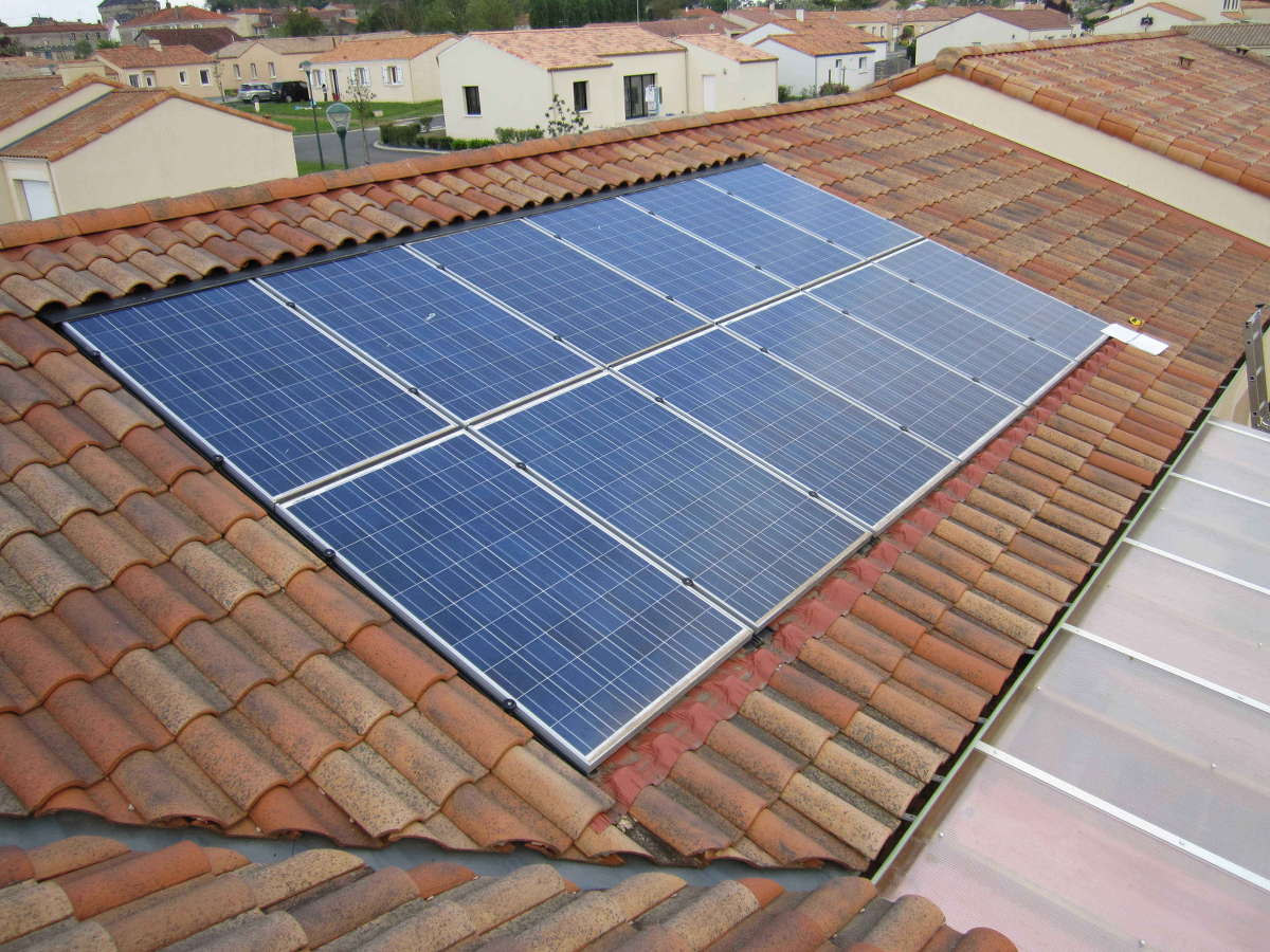 découvrez nos services d'installation de panneaux photovoltaïques en auvergne. profitez d'une énergie renouvelable, réduisez vos factures et participez à la transition énergétique grâce à notre expertise locale.