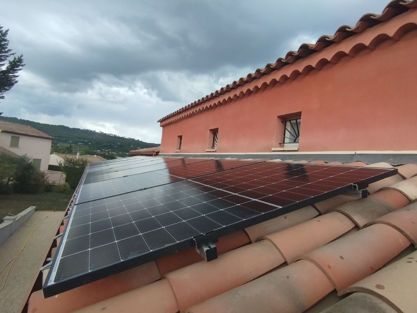 découvrez notre service d'installateur photovoltaïque à avignon, spécialisé dans l'installation de panneaux solaires de haute qualité. profitez d'une énergie renouvelable, réduisez vos factures d'électricité et contribuez à la protection de l'environnement grâce à notre expertise locale.