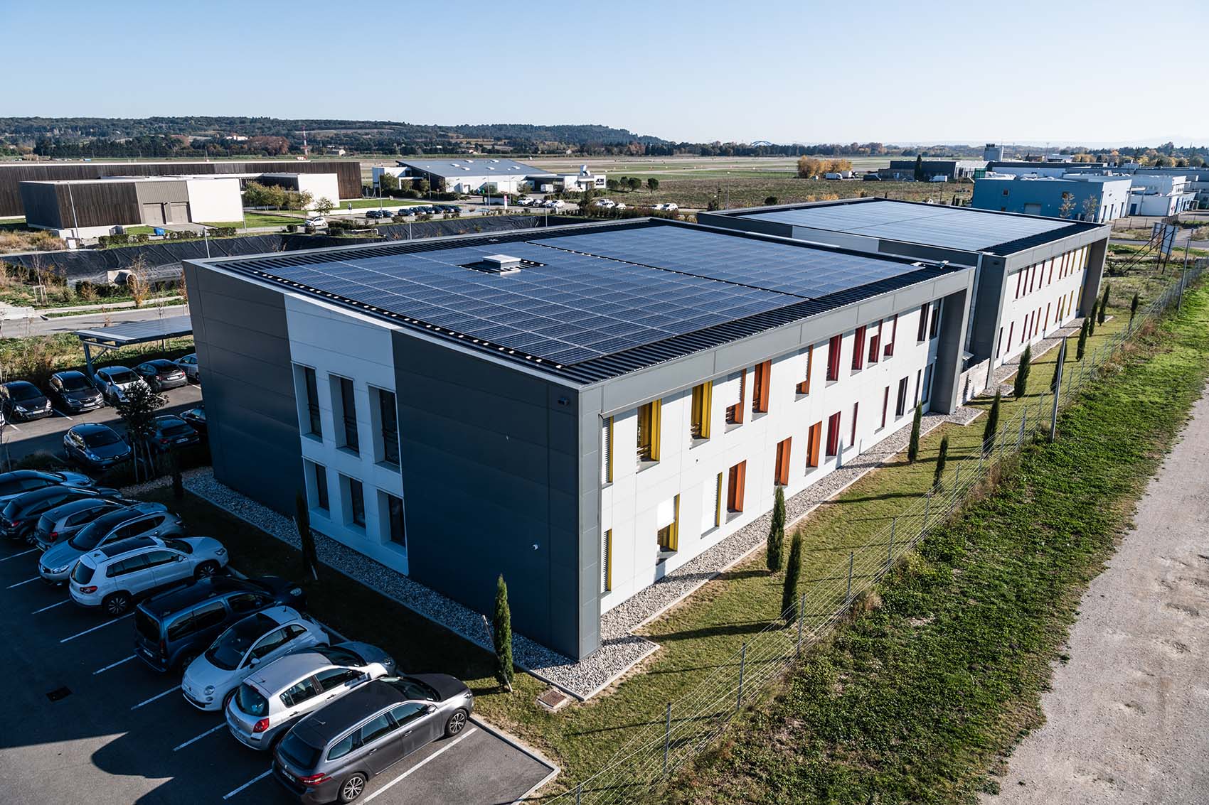 découvrez notre service d'installateur photovoltaïque à avignon, spécialisé dans l'installation de panneaux solaires pour optimiser votre consommation d'énergie et réduire vos factures. profitez d'une expertise locale et de solutions adaptées à vos besoins en énergies renouvelables.