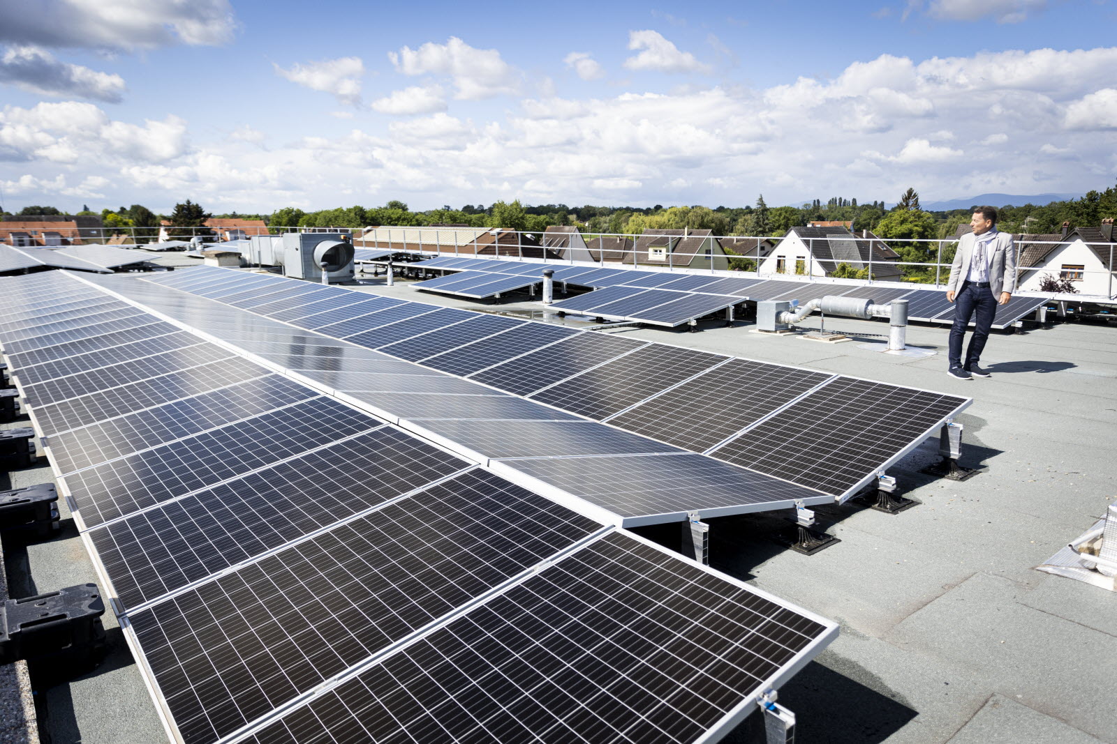 découvrez notre service d'installateur photovoltaïque dans le bas-rhin. spécialisés dans l'installation de panneaux solaires, nous vous accompagnons dans la transition énergétique en vous offrant des solutions sur mesure pour optimiser votre consommation d'énergie et réduire votre empreinte carbone.
