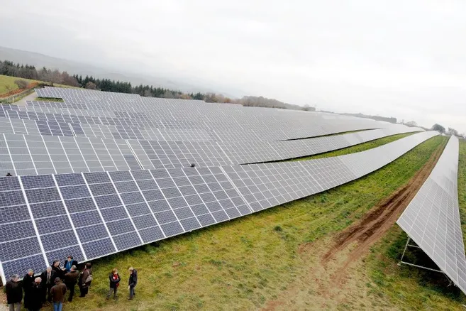 découvrez nos services d'installation de panneaux photovoltaïques en corrèze. profitez d'une énergie renouvelable et durable tout en réduisant votre facture d'électricité. nos experts vous accompagnent dans votre projet de transition énergétique.