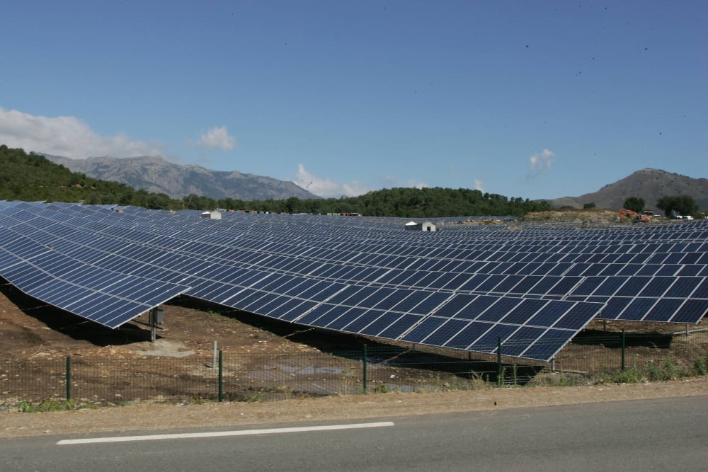 découvrez les services d'un installateur photovoltaïque en corse pour optimiser votre consommation d'énergie. spécialiste de l'installation de panneaux solaires, nous vous garantissons une expertise locale, des solutions durables et un accompagnement personnalisé pour votre projet d'énergie renouvelable.