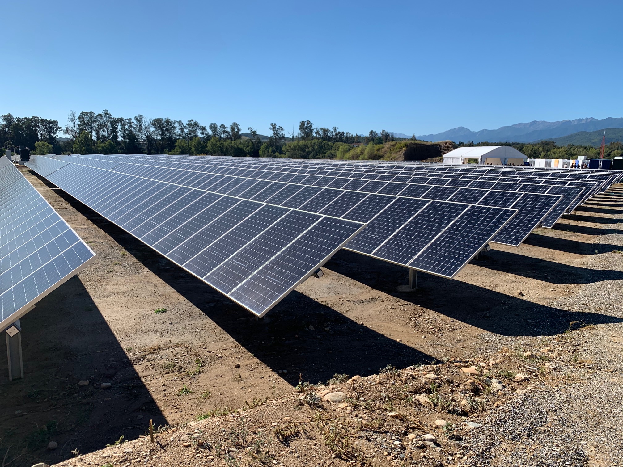 découvrez l'expertise d'un installateur photovoltaïque en corse, spécialisé dans l'installation de panneaux solaires pour optimiser votre consommation d'énergie. profitez des avantages d'une énergie renouvelable adaptée à votre région, tout en contribuant à la préservation de l'environnement.