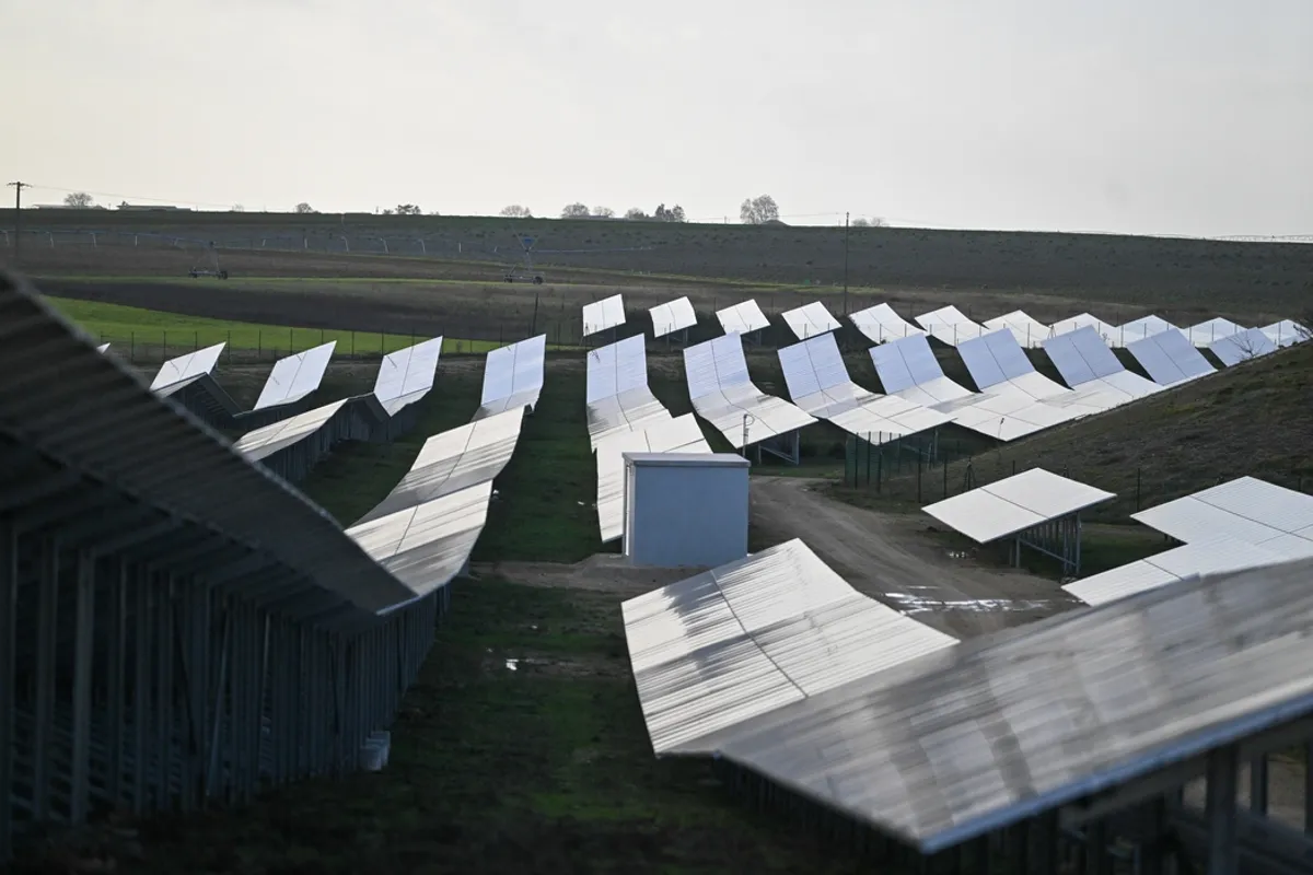 découvrez nos services d'installation de panneaux photovoltaïques en eure-et-loir. profitez des énergies renouvelables pour réduire vos factures d'électricité et contribuer à la protection de l'environnement avec nos solutions adaptées à vos besoins.