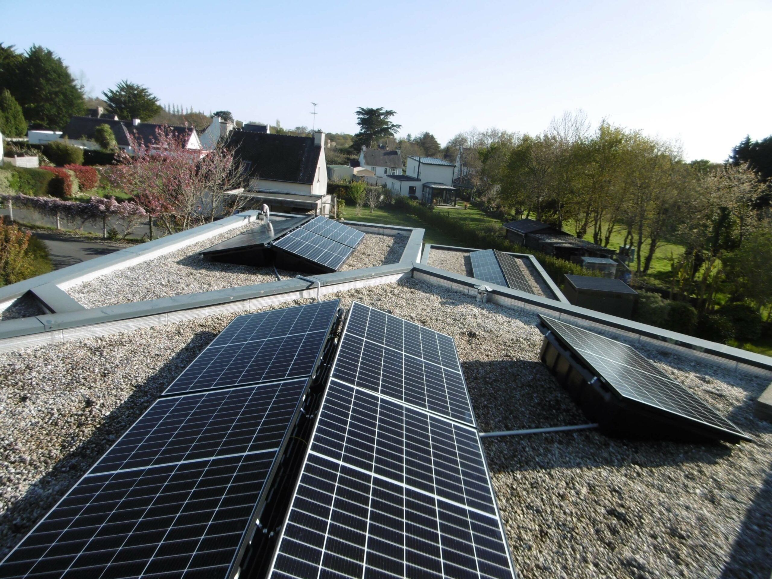 découvrez les meilleurs installateurs photovoltaïques dans le finistère pour optimiser votre consommation d'énergie et réduire votre empreinte carbone. bénéficiez d'une expertise locale, de conseils personnalisés et de solutions adaptées à vos besoins. transformez votre toit en une source d'énergie renouvelable dès aujourd'hui !