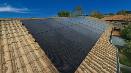 découvrez les services d'un installateur photovoltaïque à fonsorbes, spécialisé dans l'installation de panneaux solaires pour une énergie durable et économique. profitez des avantages de l'énergie solaire et réduisez votre facture énergétique grâce à des solutions sur mesure adaptées à vos besoins.