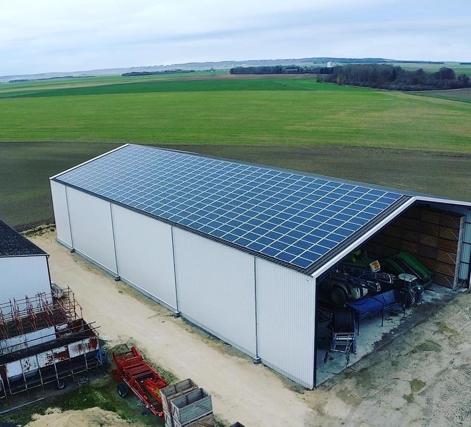 découvrez nos services d'installation de panneaux photovoltaïques pour hangars en gironde. profitez d'une énergie renouvelable et réduisez vos factures d'électricité tout en respectant l'environnement. contactez-nous pour une estimation personnalisée.