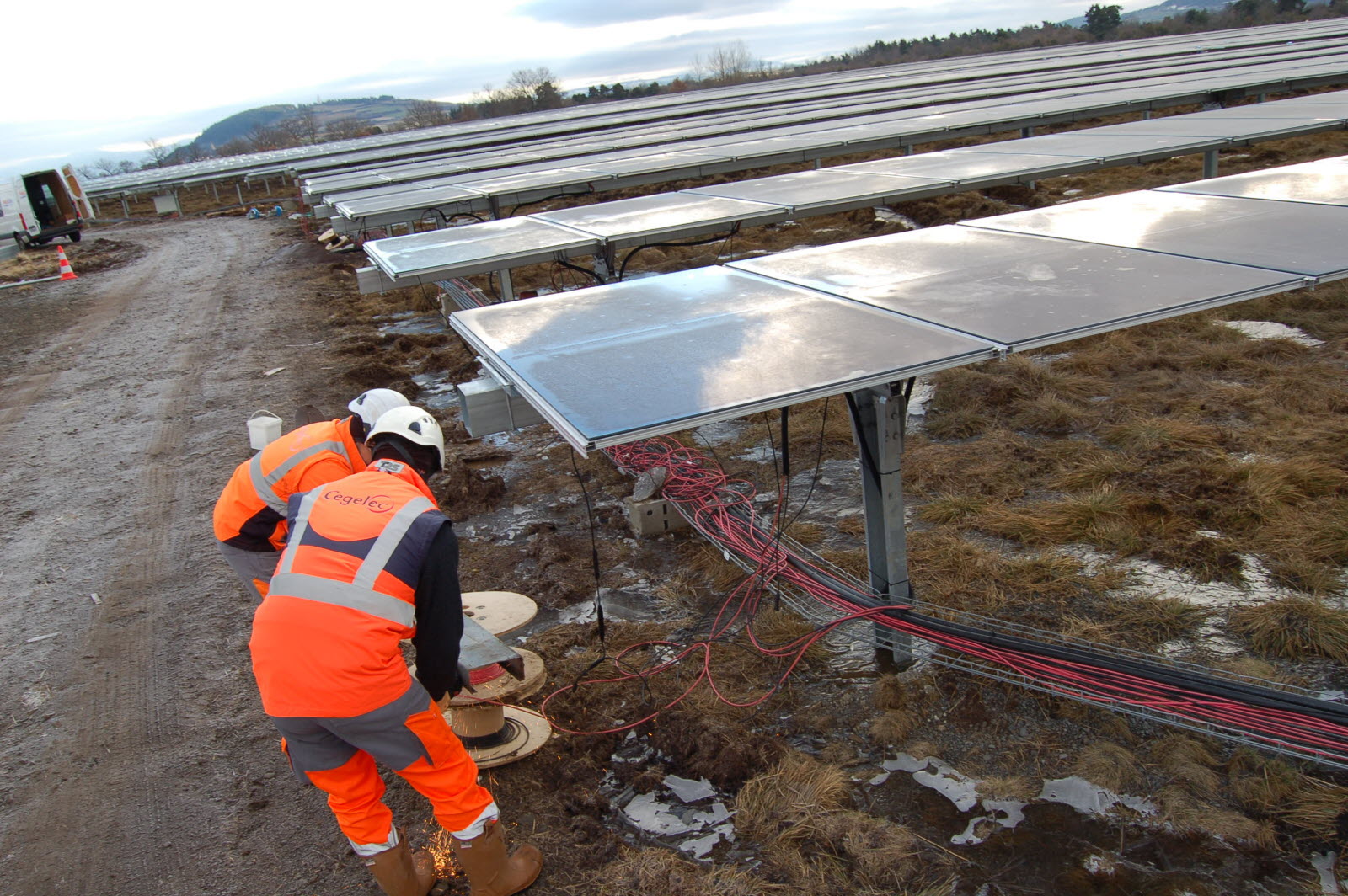 découvrez notre service d'installateur photovoltaïque en haute-loire, spécialisé dans l'installation de panneaux solaires pour un avenir énergétique durable. bénéficiez d'une expertise locale pour optimiser votre production d'énergie renouvelable et réduire vos factures d'électricité.