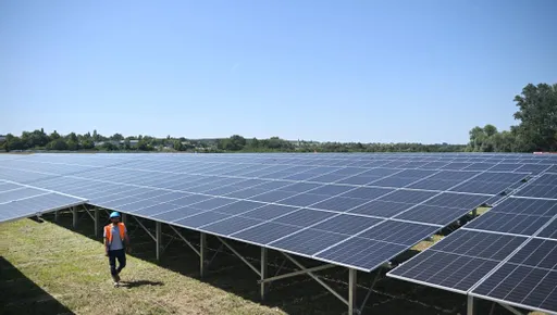 découvrez les services d'un installateur photovoltaïque en haute-loire, spécialisé dans l'installation de panneaux solaires pour optimiser votre production d'énergie renouvelable. profitez d'une expertise locale pour réduire vos factures d'électricité et contribuer à la transition énergétique.