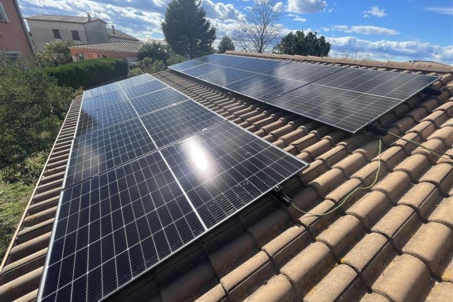 découvrez nos services d'installation photovoltaïque dans l'hérault. transformez votre toiture en source d'énergie renouvelable et réduisez vos factures d'électricité tout en contribuant à la protection de l'environnement. contactez-nous pour un devis personnalisé!